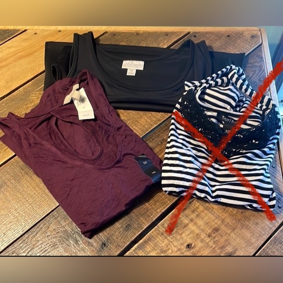 Bundle of 2 Women’s XS Casual and sexy sleeveless tops - Picture 1 of 7